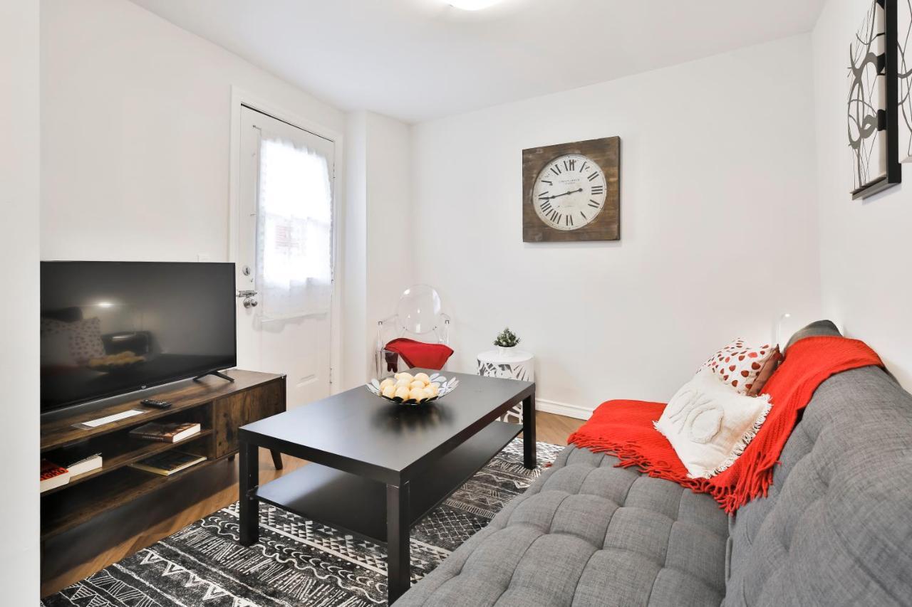 Free Parking And Central Location Montreal Exterior photo