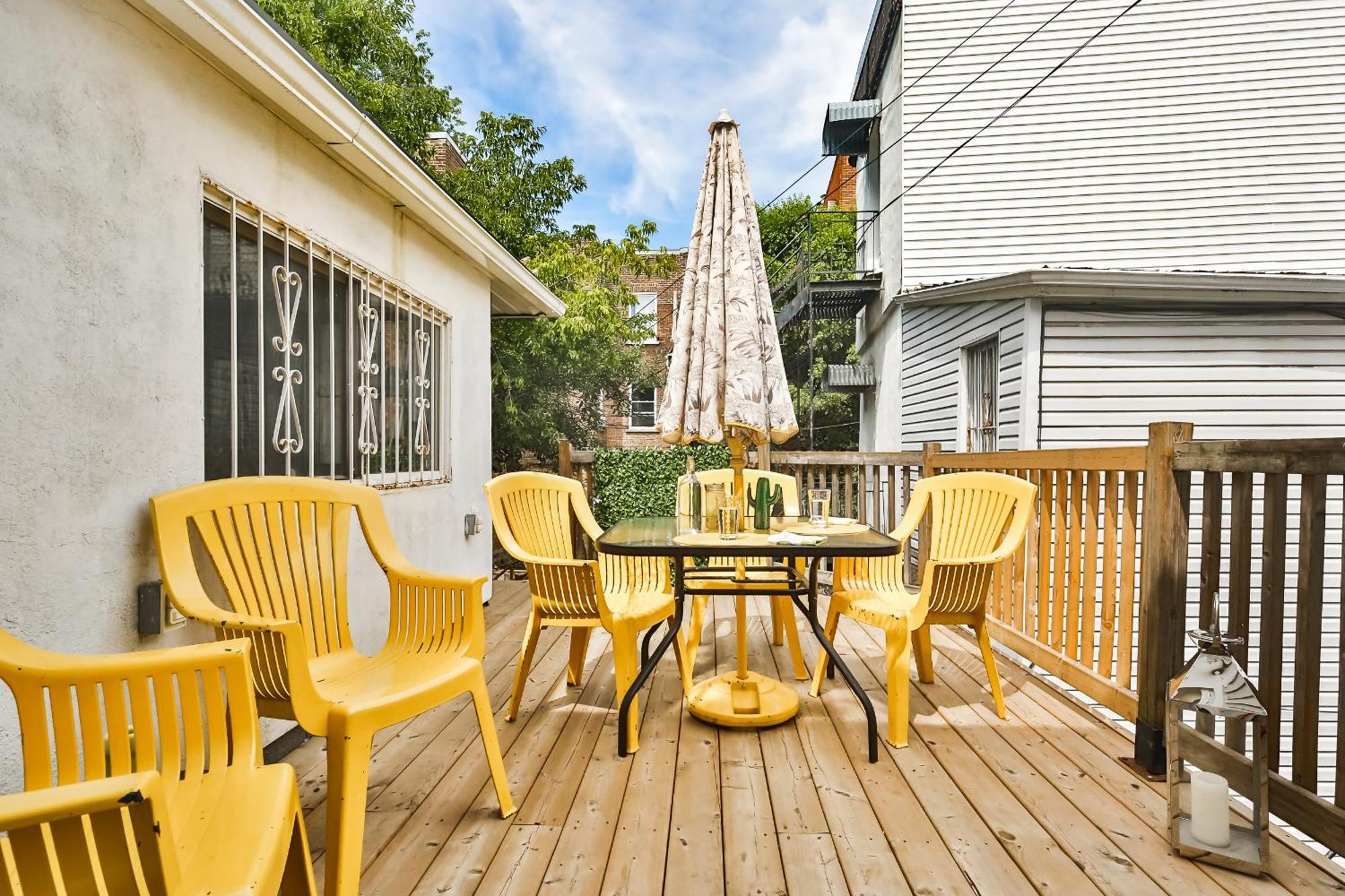 Free Parking And Central Location Montreal Exterior photo